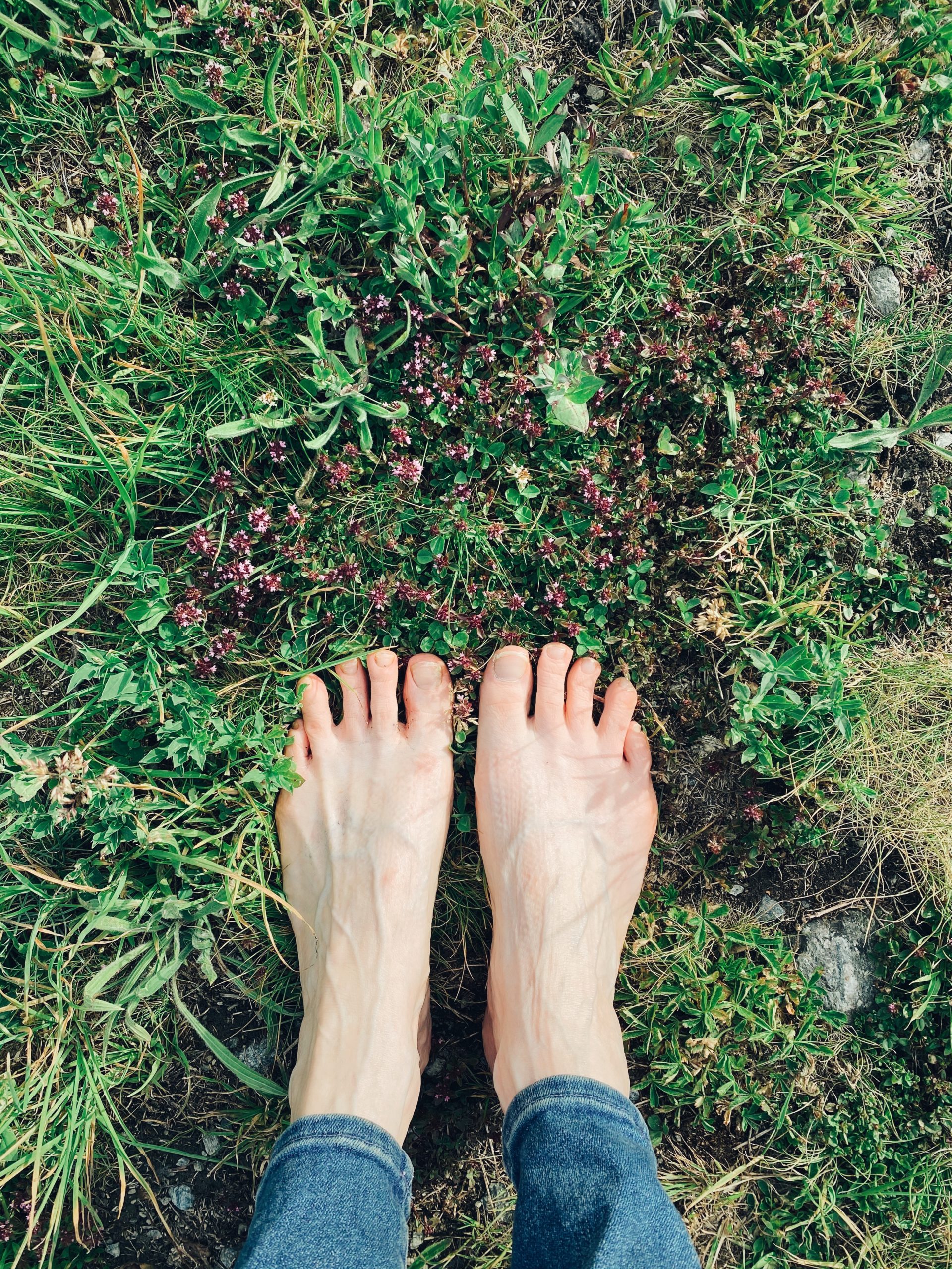 Earthing For Health: The Practice Of Grounding Your Feet Each Day ...